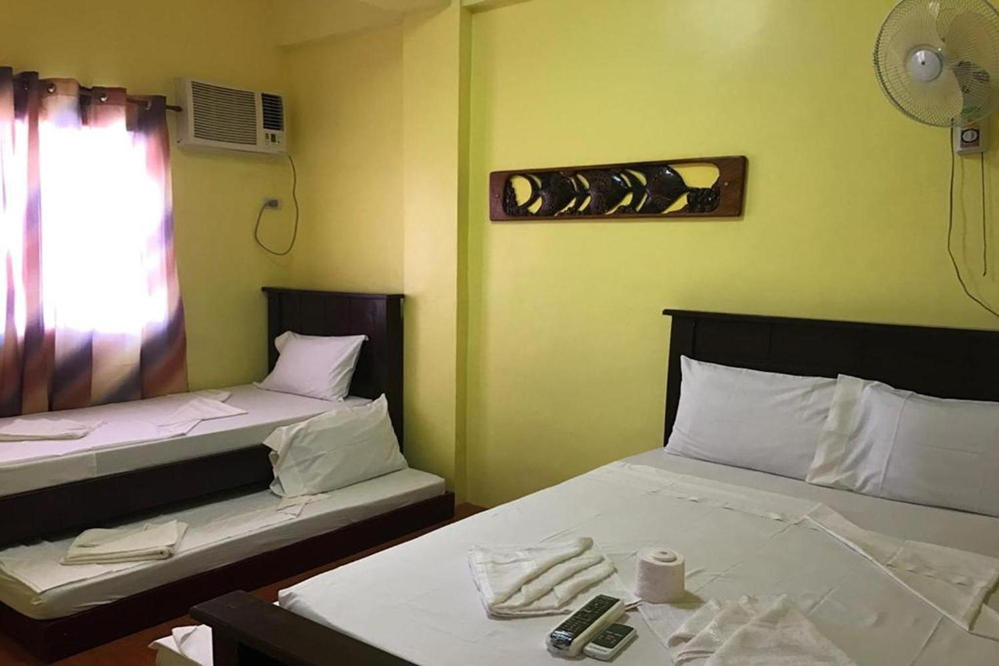 Luis Bay Travellers Lodge Coron Exterior foto