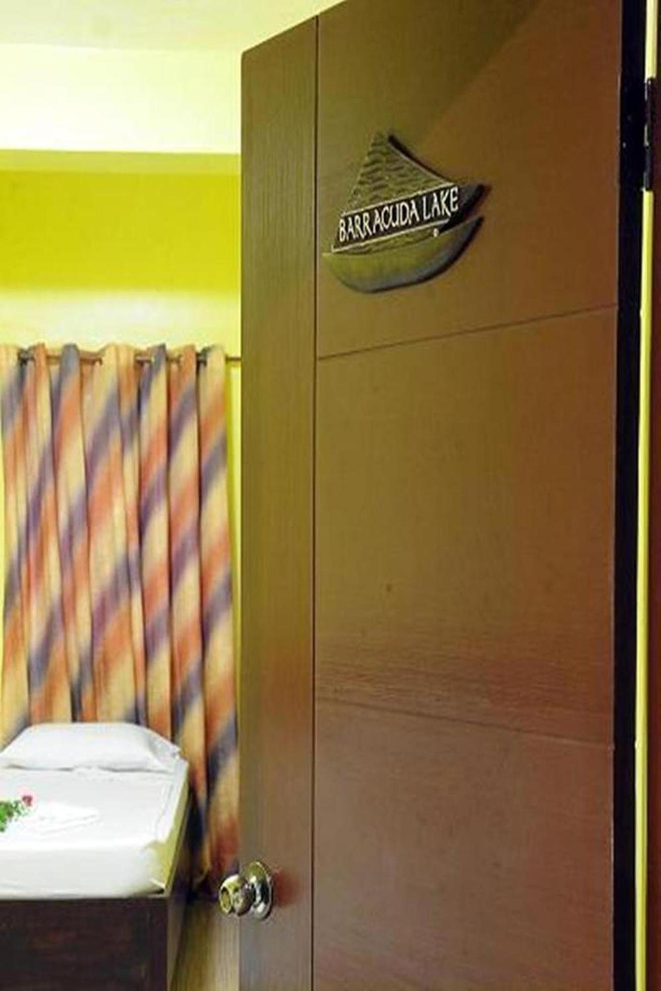 Luis Bay Travellers Lodge Coron Exterior foto