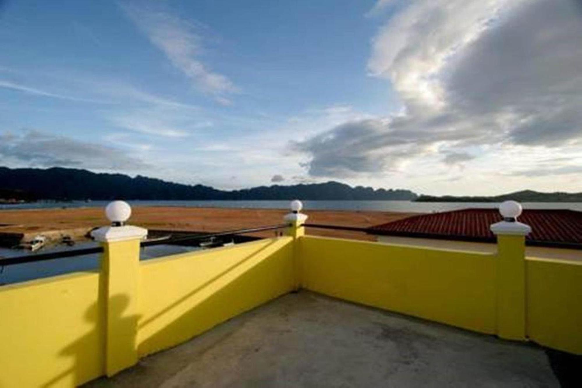 Luis Bay Travellers Lodge Coron Exterior foto