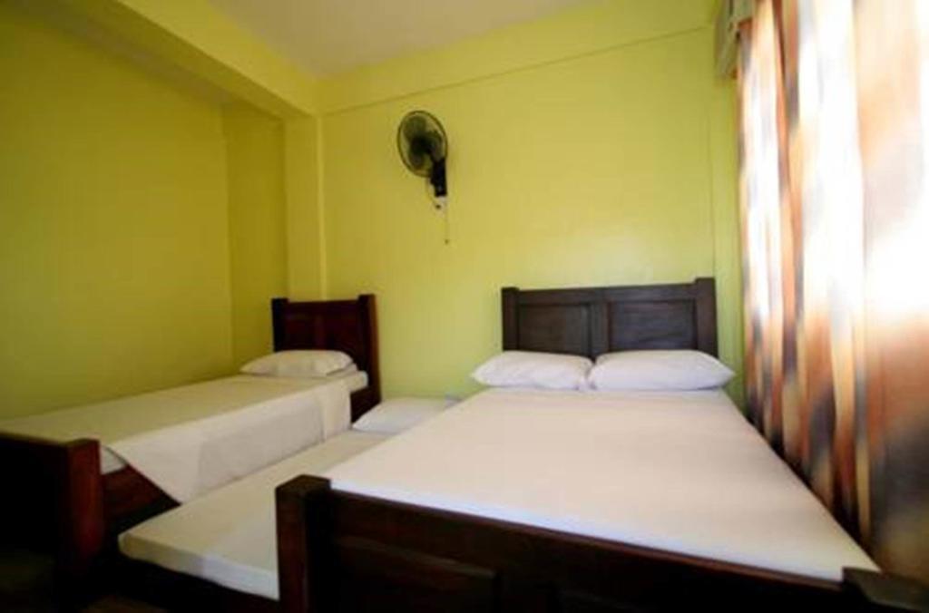 Luis Bay Travellers Lodge Coron Exterior foto
