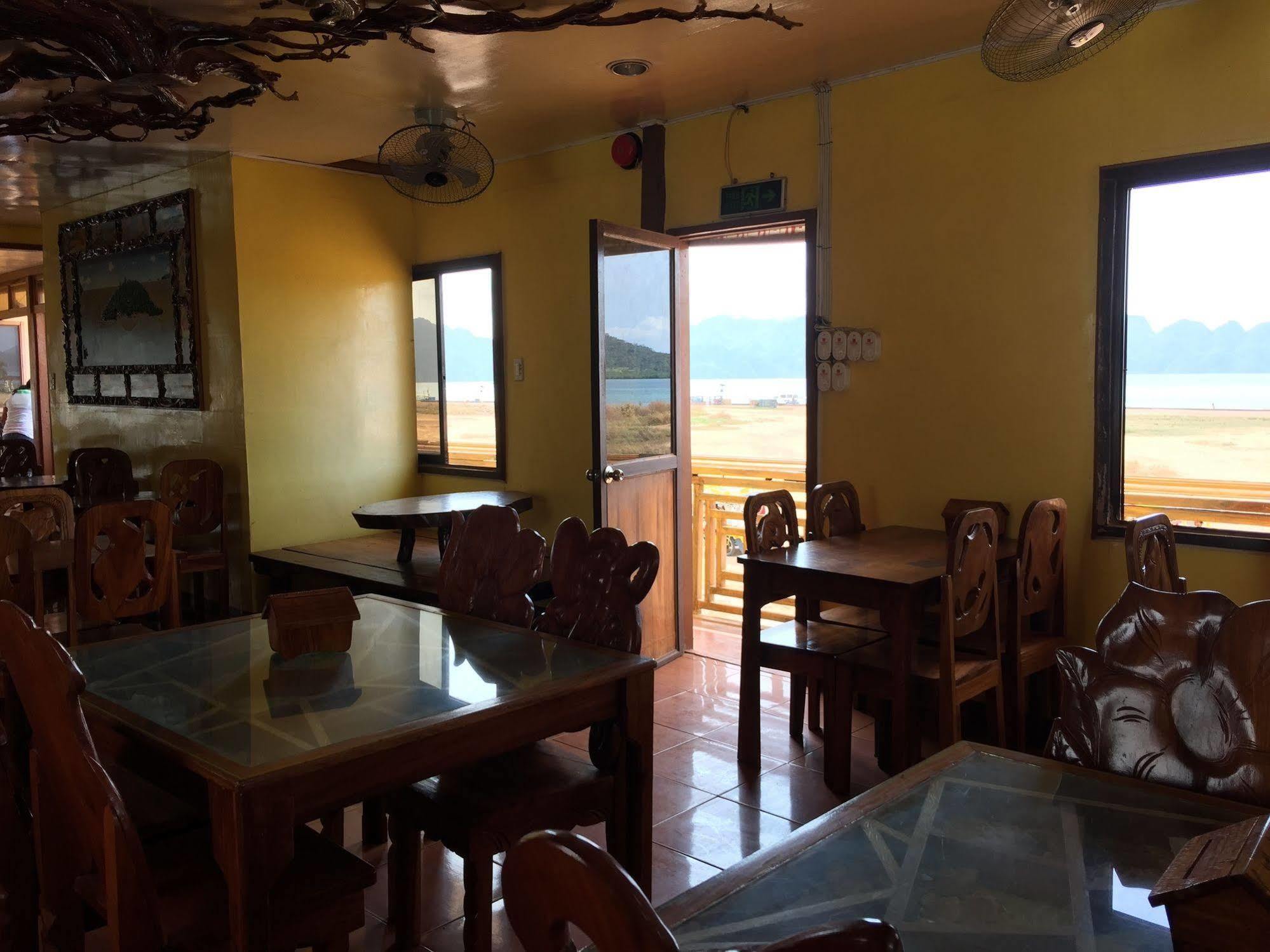 Luis Bay Travellers Lodge Coron Exterior foto