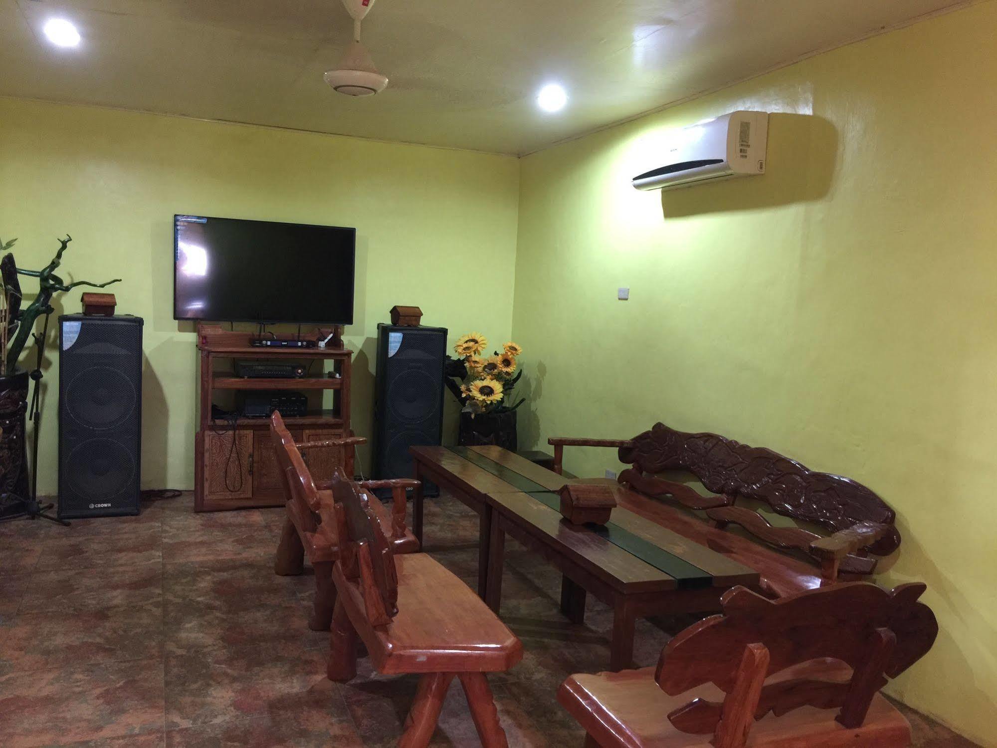 Luis Bay Travellers Lodge Coron Exterior foto