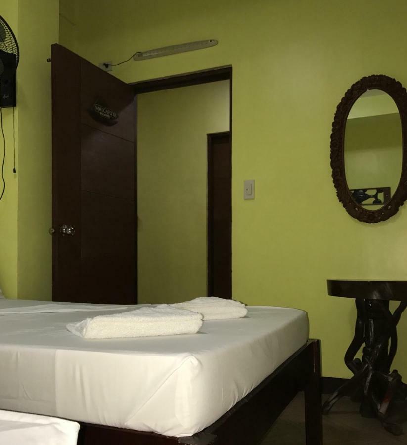Luis Bay Travellers Lodge Coron Exterior foto